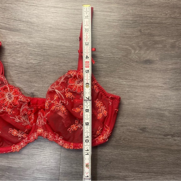 Title:
Prima Donna Red Floral Embroidered Bra 34E Vintage Discontinued - Picture 5 of 8